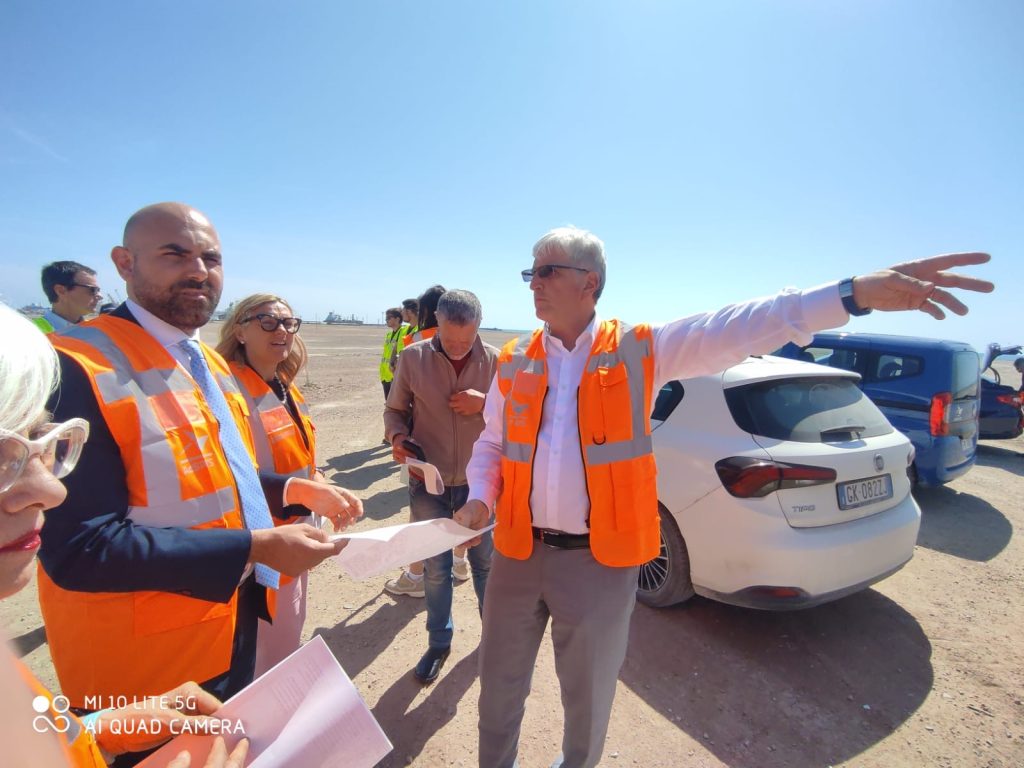 Livorno Il Sottosegretario Ferrante In Visita Al Cantiere Della